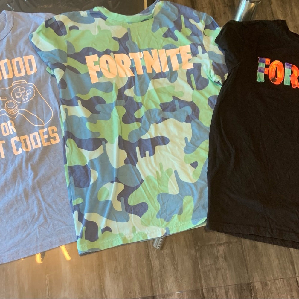Set of three boys tshirts: Fortnite and Children’s place brand.
